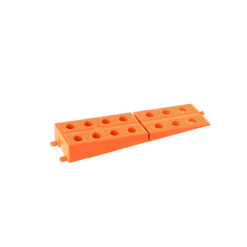 Rampe orange modulaire en plastique.