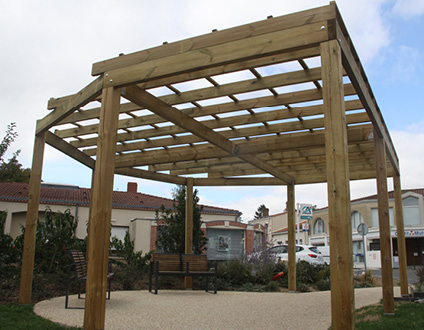 Pergola moderne à cavaliers croisés sur-mesure