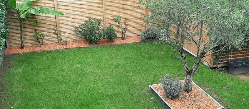 Fixer les poteaux d&rsquo;une clôture en bois : nos conseils pour une installation durable