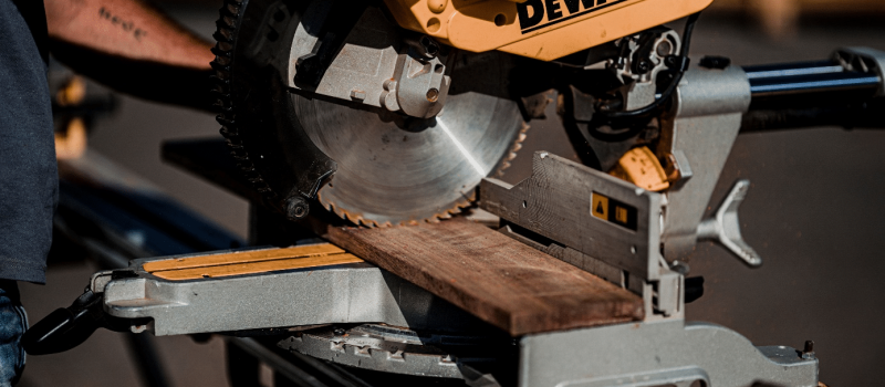 Comment poser une terrasse en bois sur lambourdes ? Guide complet