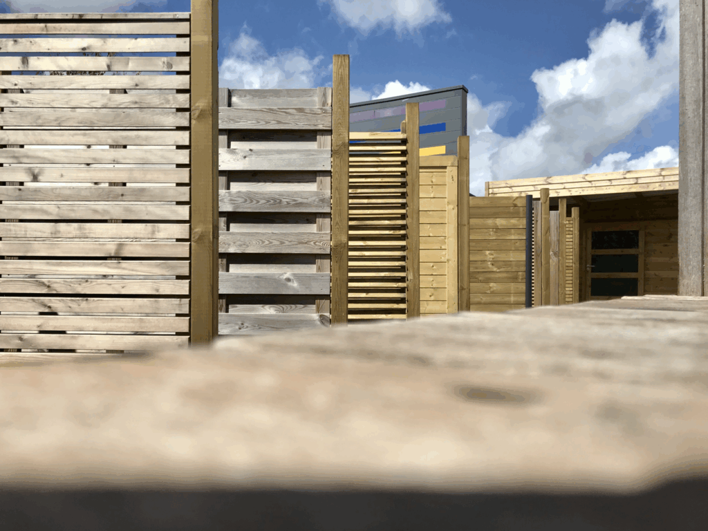 Clôture bois ou clôture composite : laquelle choisir ?